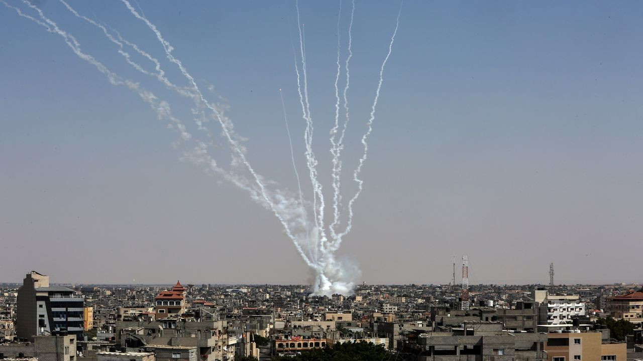 Gazze'ye hava saldırılarına devam ediyor