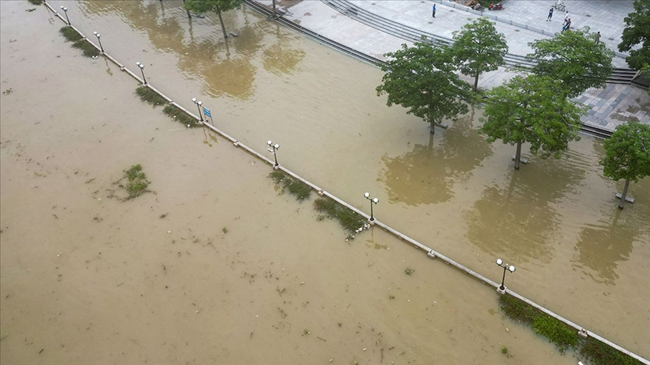 Siçuan eyaletinde nehrin taştı 7 kişi öldü