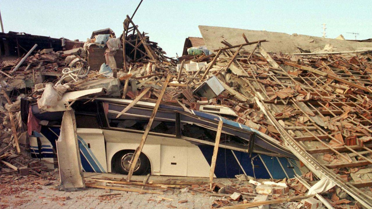 17 Ağustos Depremi'nin akıllara kazınan fotoğrafları - Sayfa 20