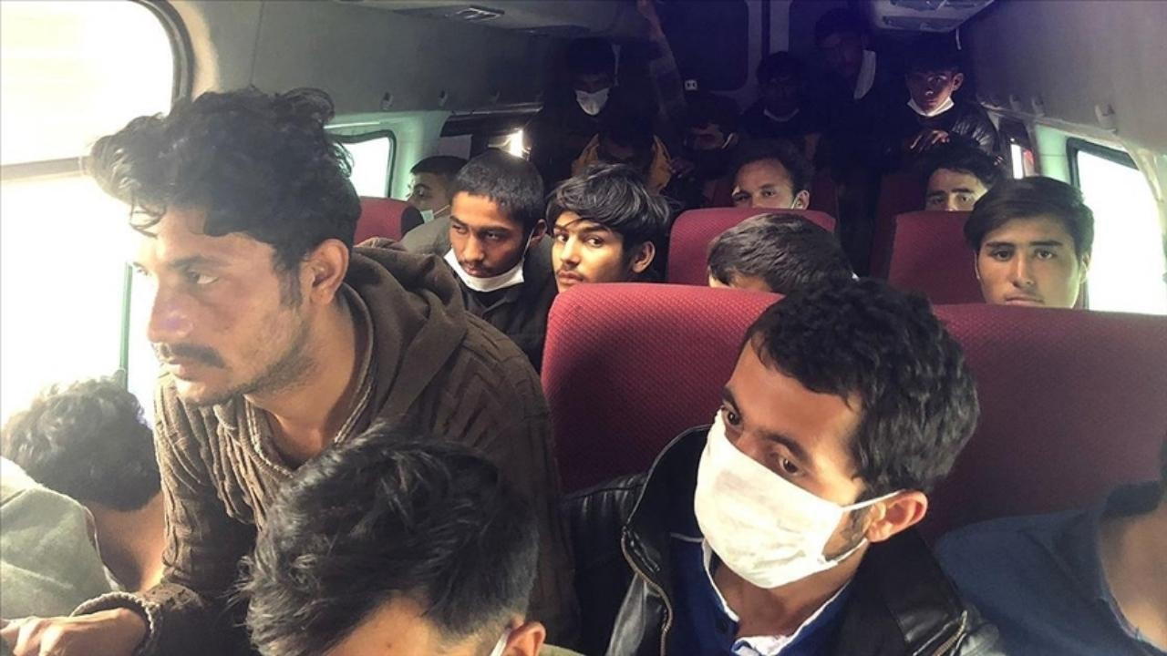 minibüste 20 düzensiz göçmen yakalandı!