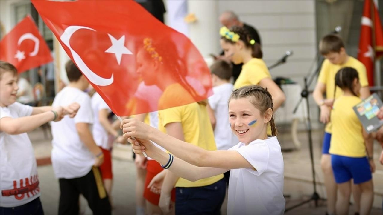 Ukraynalı çocuklara Türkçe eğitimi veriliyor!