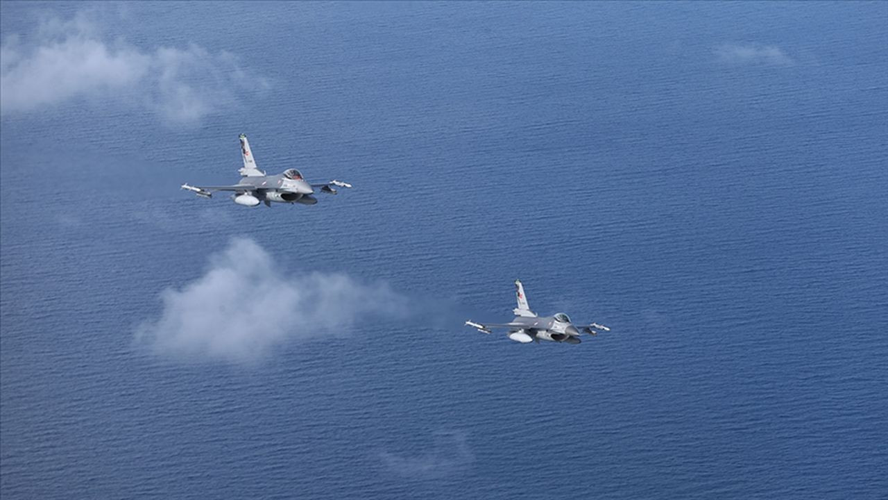 Türk F-16'larına taciz