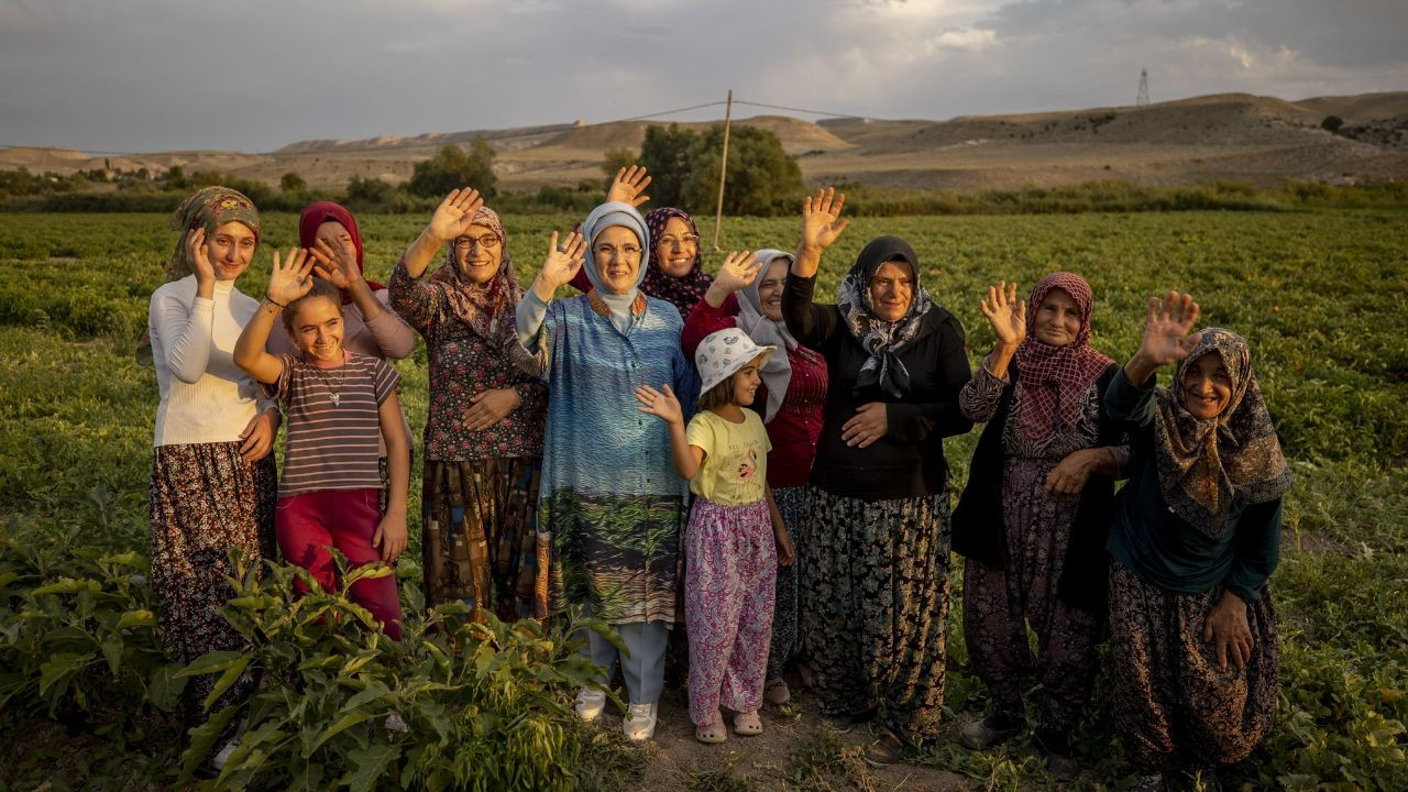 Emine Erdoğan, Ayaş'ta çiftçi kadınlarla buluştu