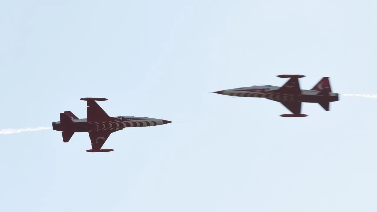 Türk Yıldızları büyük taarruz için uçtu!