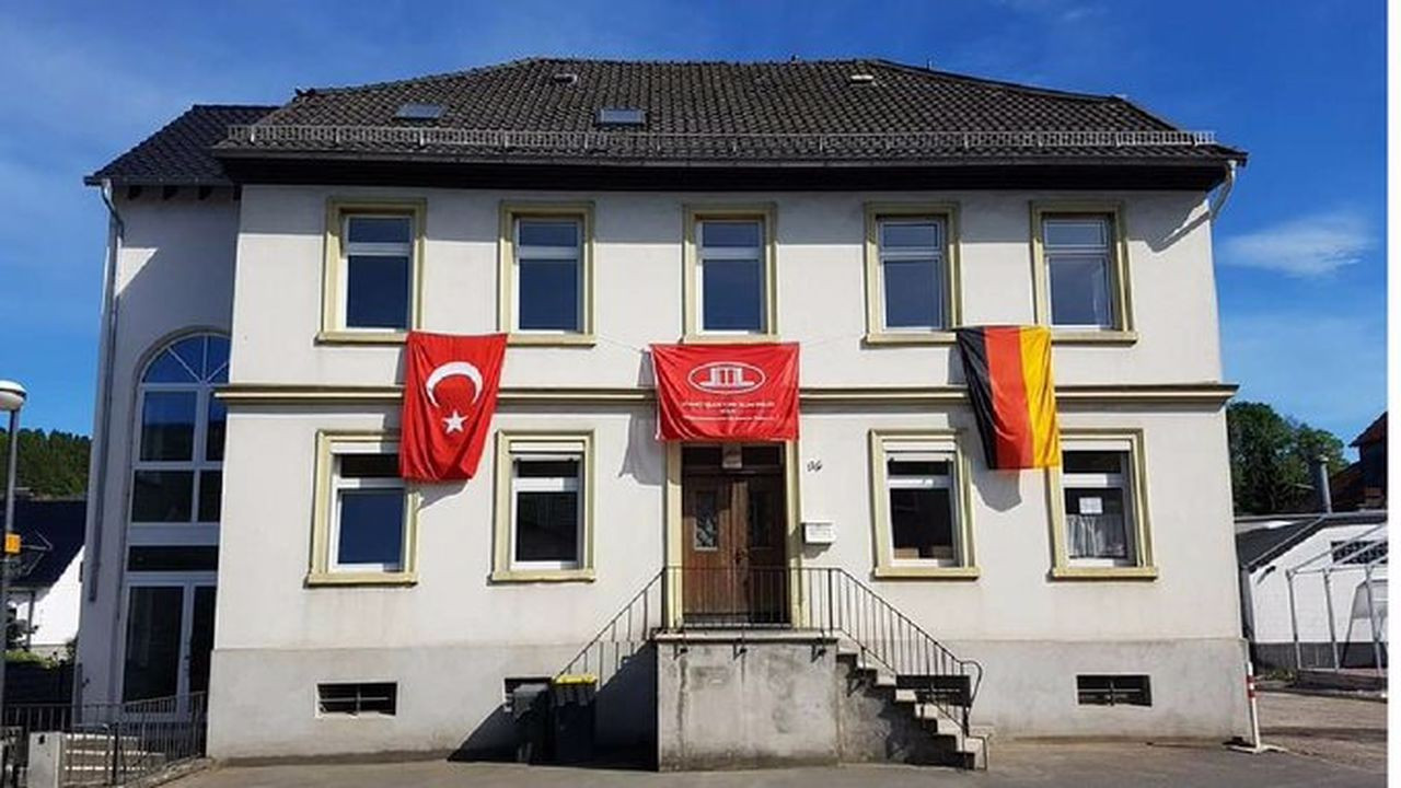 Almanya'da Mevlana Camii'ne ırkçı tehdit