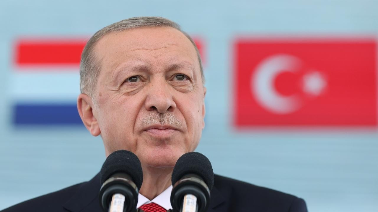 Erdoğan, Vatan Anıtı'na çelenk bıraktı