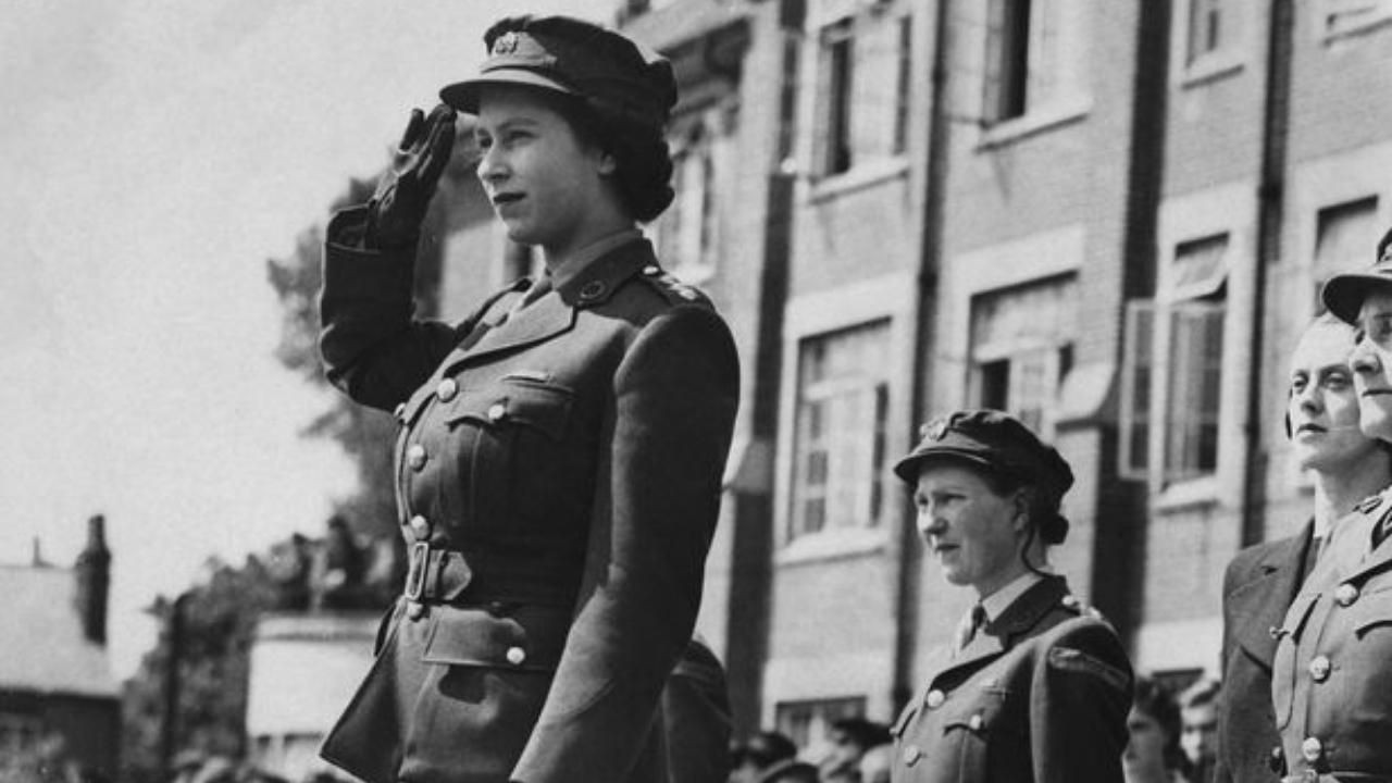 Kraliçe 2. Elizabeth'in ilginç yanları! - Sayfa 4