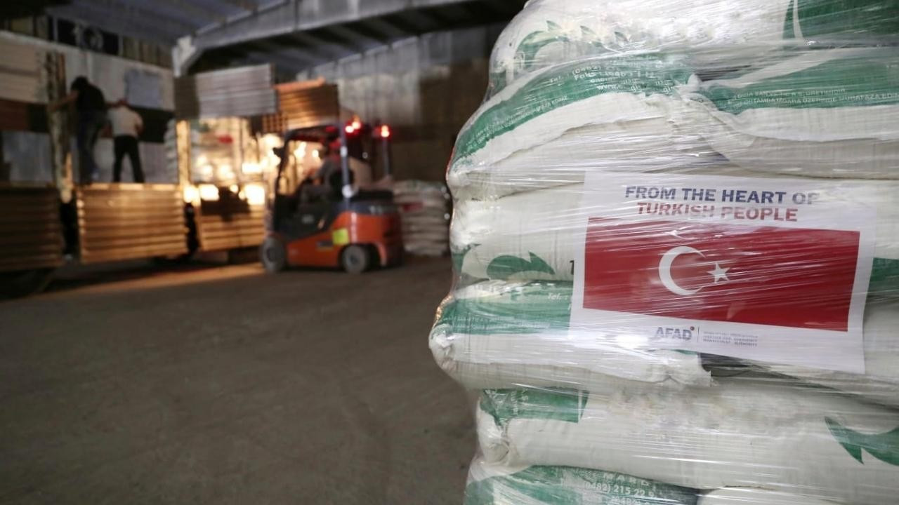 Mardin'den Pakistan'a 80 ton gıda yardımı!