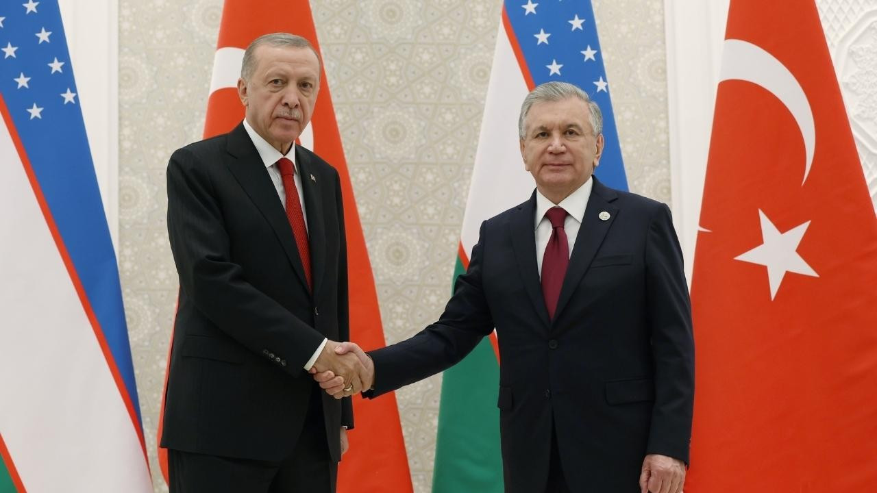 Erdoğan, Mirziyoyev ile bir araya geldi!