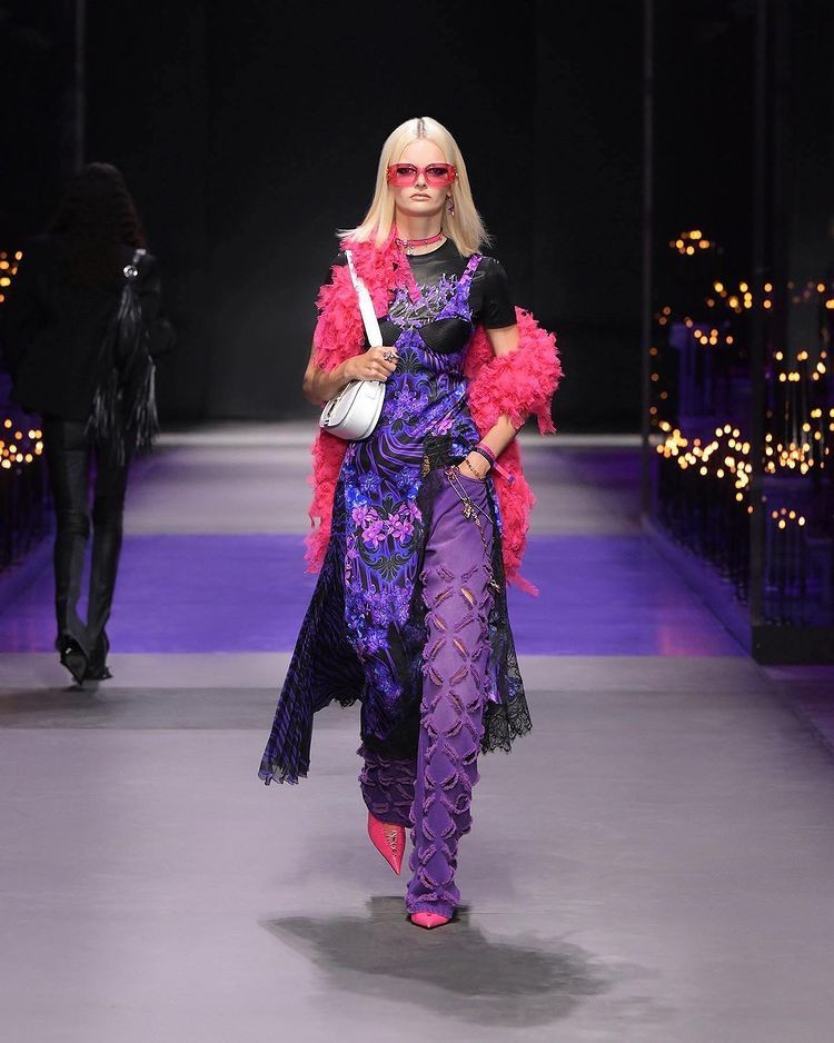 Versace, Milano Moda Haftası 2022 - Sayfa 4