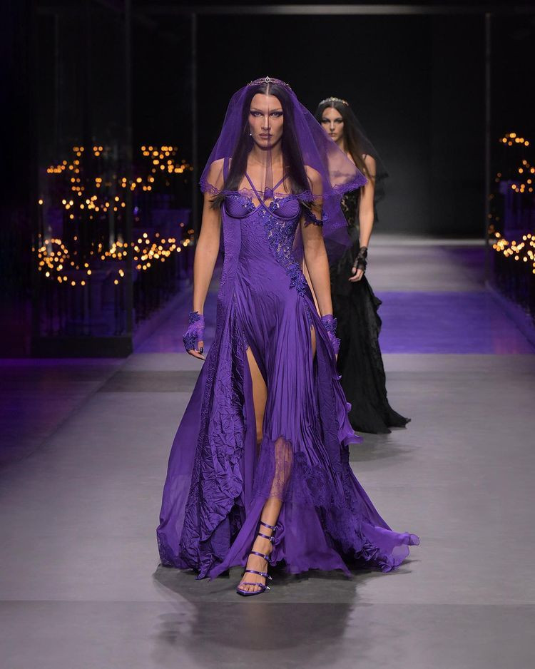 Versace, Milano Moda Haftası 2022 - Sayfa 3