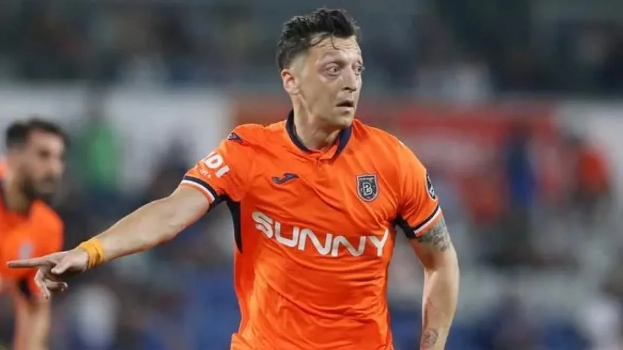 Mesut Özil'den hayranlarına üzücü haber!