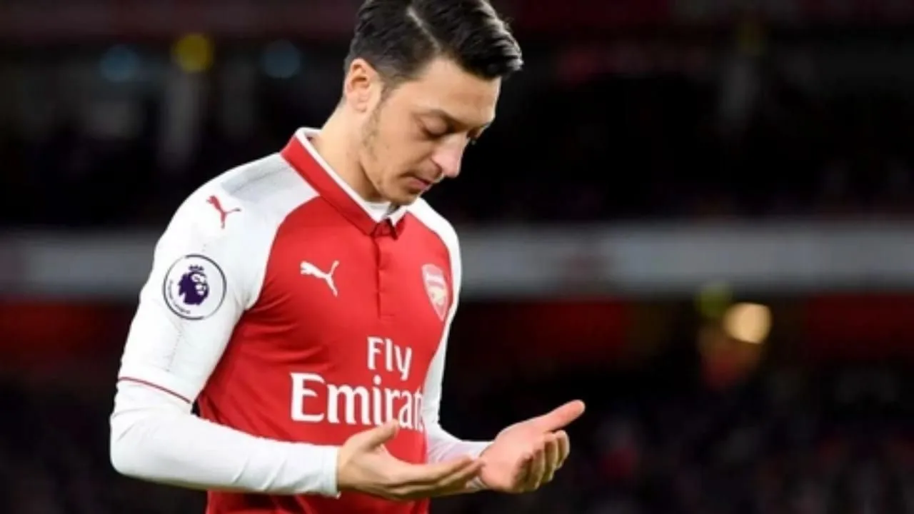 Mesut Özil'den hayranlarına üzücü haber!