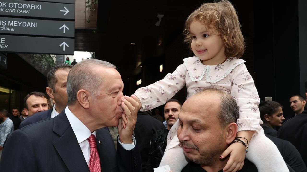 Cumhurbaşkanı Erdoğan, Galataport'ta vatandaşlarla buluştu - Sayfa 9