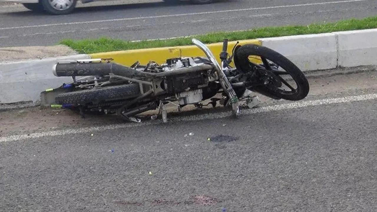 Motosikletle otomobil çarpıştı: 1 ölü, 1 yaralı