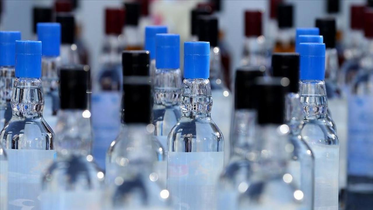 Yalova'da bir araçta 1380 şişe sahte içki bulundu