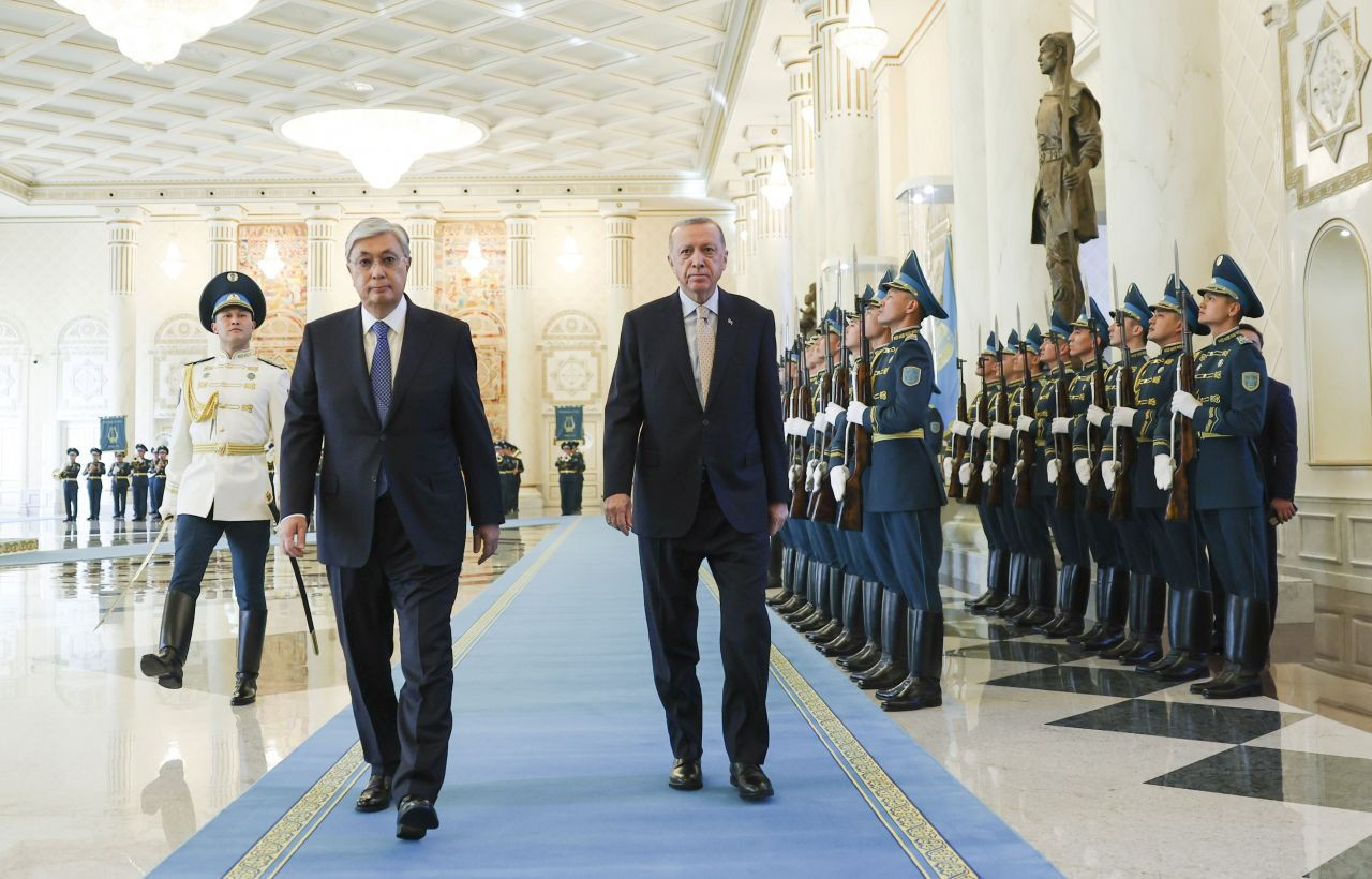 Cumhurbaşkanı Erdoğan, Kazakistan'da Cumhurbaşkanı Tokayev tarafından resmi törenle karşılandı! - Sayfa 3