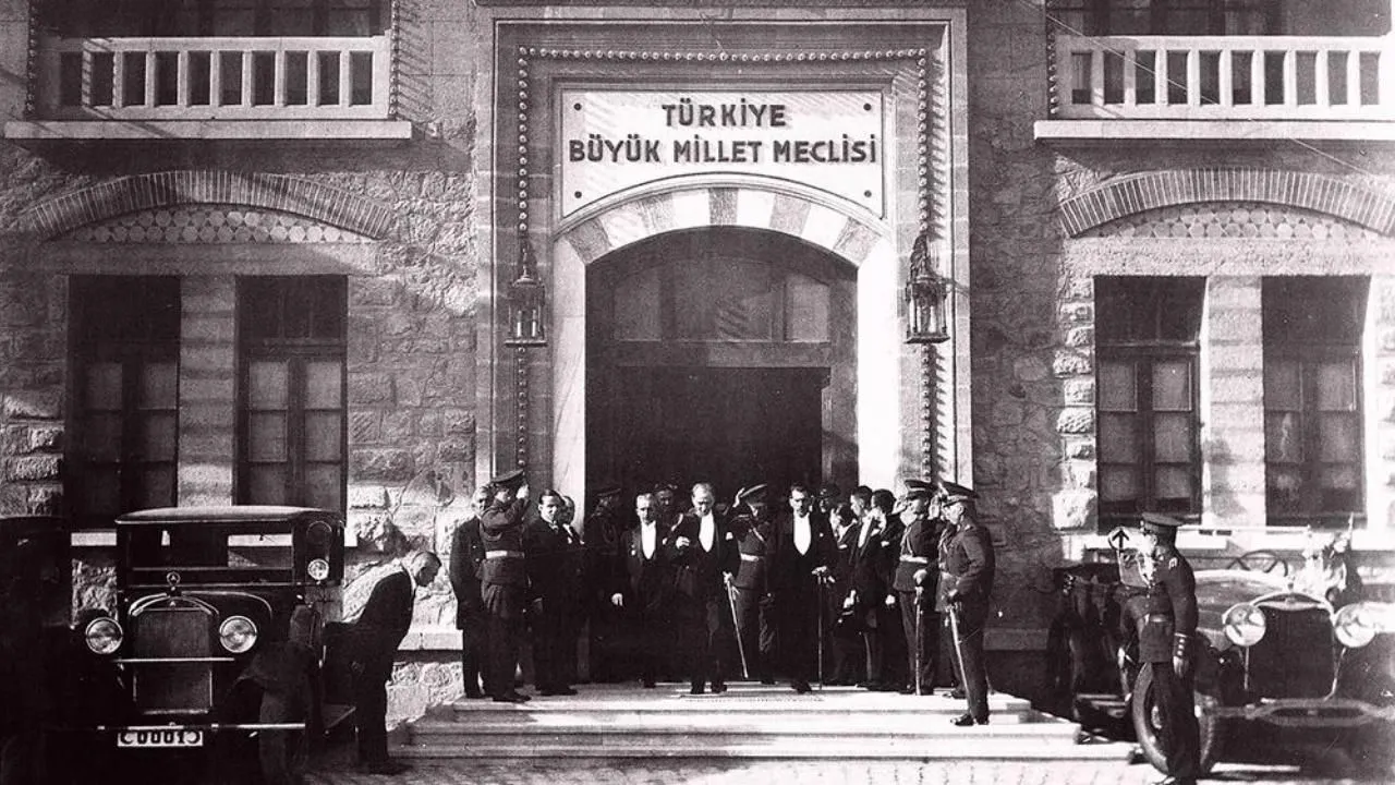 Ankara'nın başkent oluşunun 99. yılı