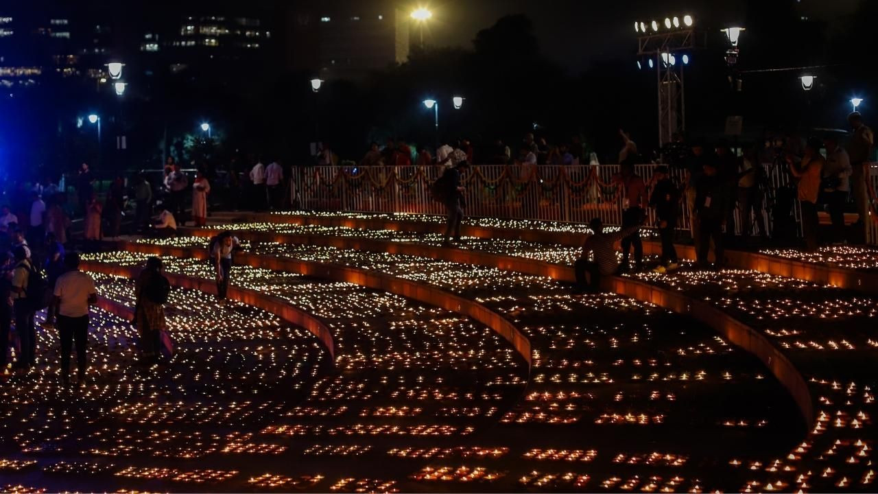 Hindistan'da "Işık Bayramı" olarak da bilinen "Diwali Festivali" kutlanıyor - Sayfa 12