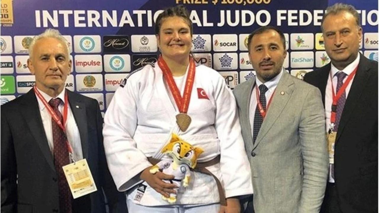 Milli judocu Hilal Öztürk'ten bronz madalya!