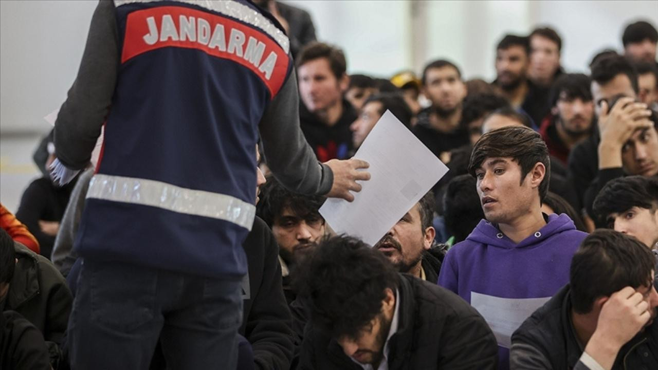 Kocaeli'de 27 düzensiz göçmen ülkesine gönderildi