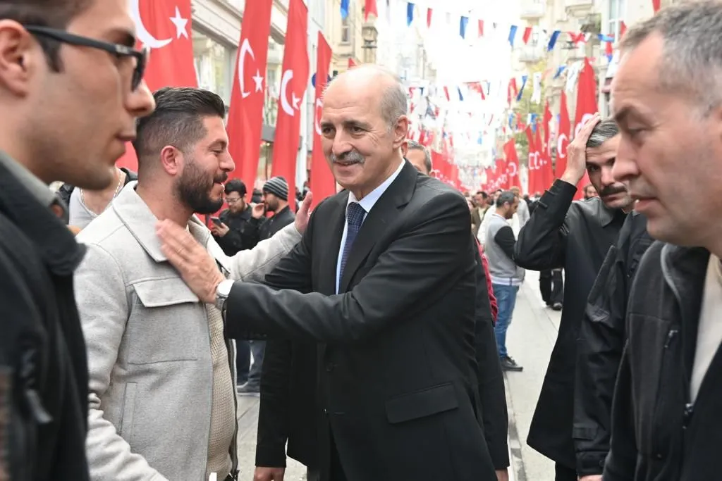 Kurtulmuş, İstiklal Caddesi'nde vatandaşlarla buluştu