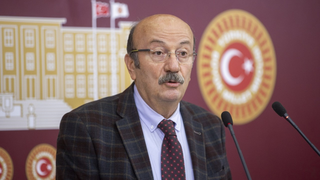 Bekaroğlu: "Eğitim ile sınıf atlama dönemi bitti"