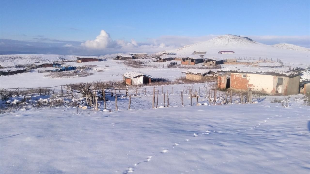 Amasya'nın yüksek kesimlerinde kar etkili oldu!