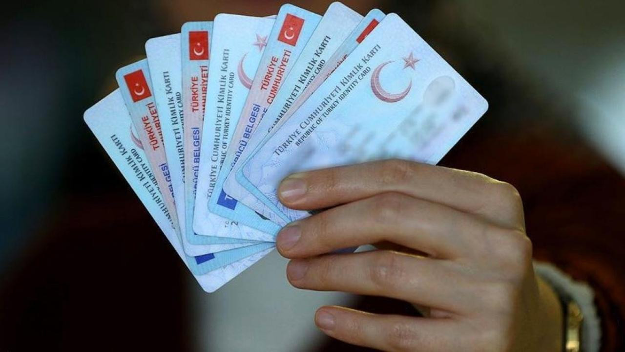 Türkiye'nin yüzde 85'i çipli kimlik kartına geçti