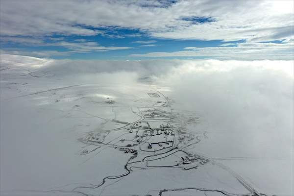 Kars'ta karla kaplı köyler ile menderesler dron ile görüntülendi - Sayfa 1