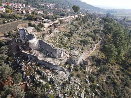 Muğla'da Orta Çağ'dan kalma kale surları! - Sayfa 1