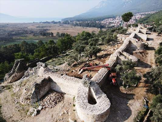 Muğla'da Orta Çağ'dan kalma kale surları! - Sayfa 2