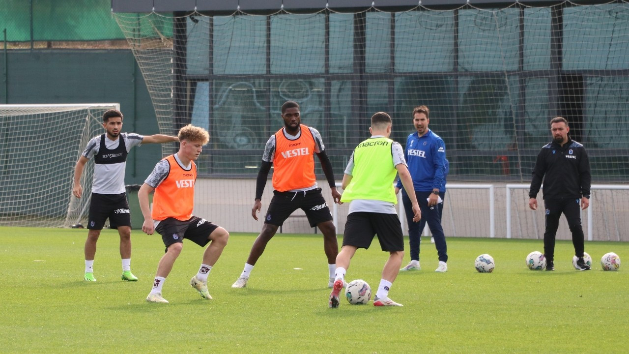 Abdullah Avcı o futbolcuların biletini kesti!