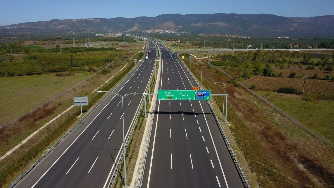 Yol kenarındaki beyaz levha ne işe yarıyor? Hayat kurtarıcı tabelalar!