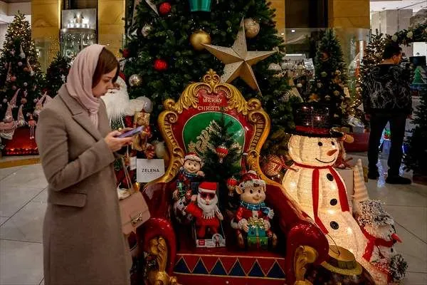 Savaşın gölgesindeki Ukrayna'nın başkenti Kiev'de yılbaşı hazırlıkları başladı