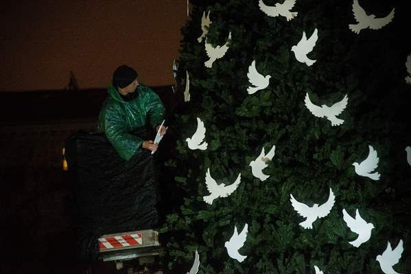 Savaşın gölgesindeki Ukrayna'nın başkenti Kiev'de yılbaşı hazırlıkları başladı - Sayfa 6