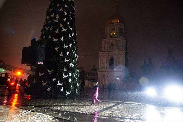 Savaşın gölgesindeki Ukrayna'nın başkenti Kiev'de yılbaşı hazırlıkları başladı - Sayfa 7