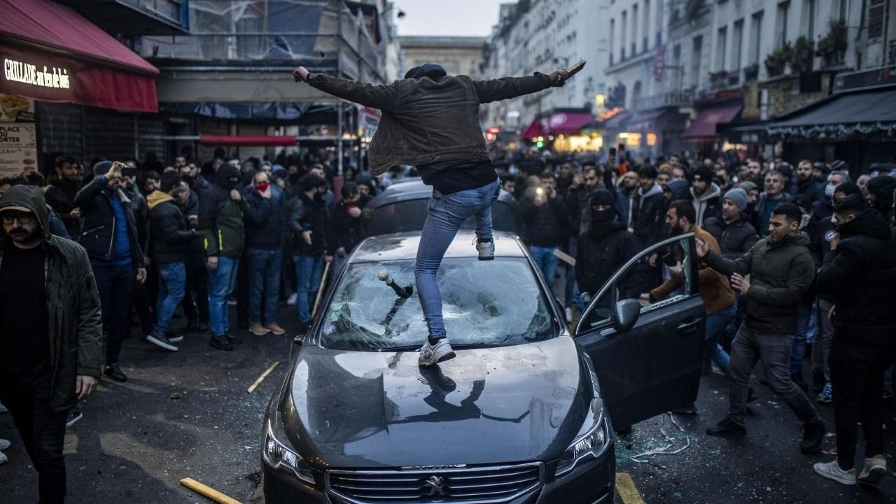 PKK destekçileri Paris'i savaş alanına çevirdi! - Sayfa 12