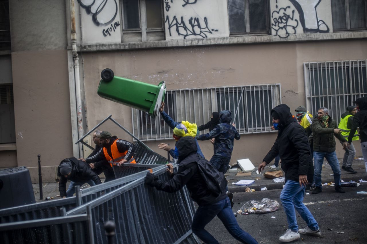 PKK destekçileri Paris'i savaş alanına çevirdi! - Sayfa 9