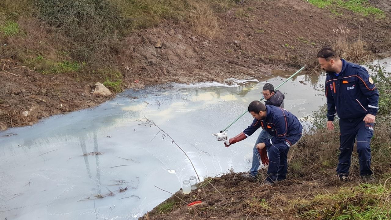 Kocaeli'de Kiraz Deresi'nin rengi değişti