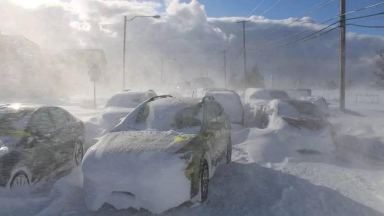 ABD'de kar fırtınası trafiği felç etti