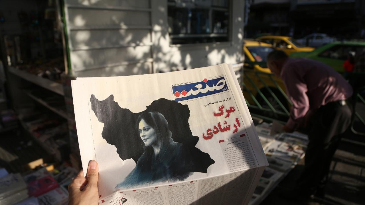 İran'daki gösterilerde bir asker öldürüldü