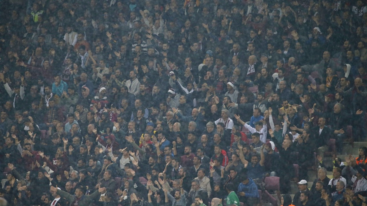 4,9 milyon taraftar maçları tribünden takip etti!