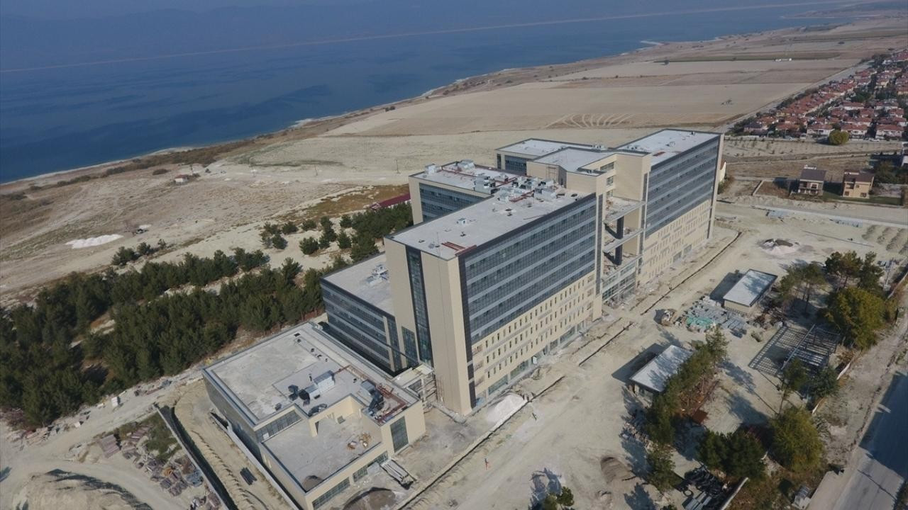 Burdur Devlet Hastanesi'nin yüzde 90'ı tamamlandı!