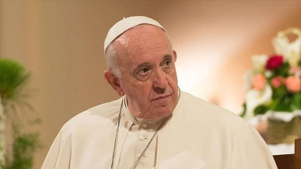 Papa'dan depremzedeler için dayanışma çağrısı