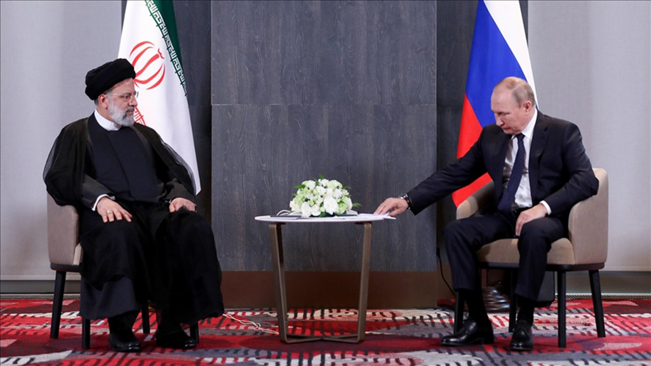 Putin, İran Cumhurbaşkanı ile Suriye'yi görüştü