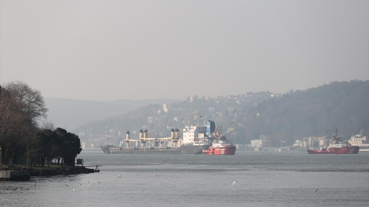 İstanbul Boğazı'nda gemi trafiği çift yönlü durdu