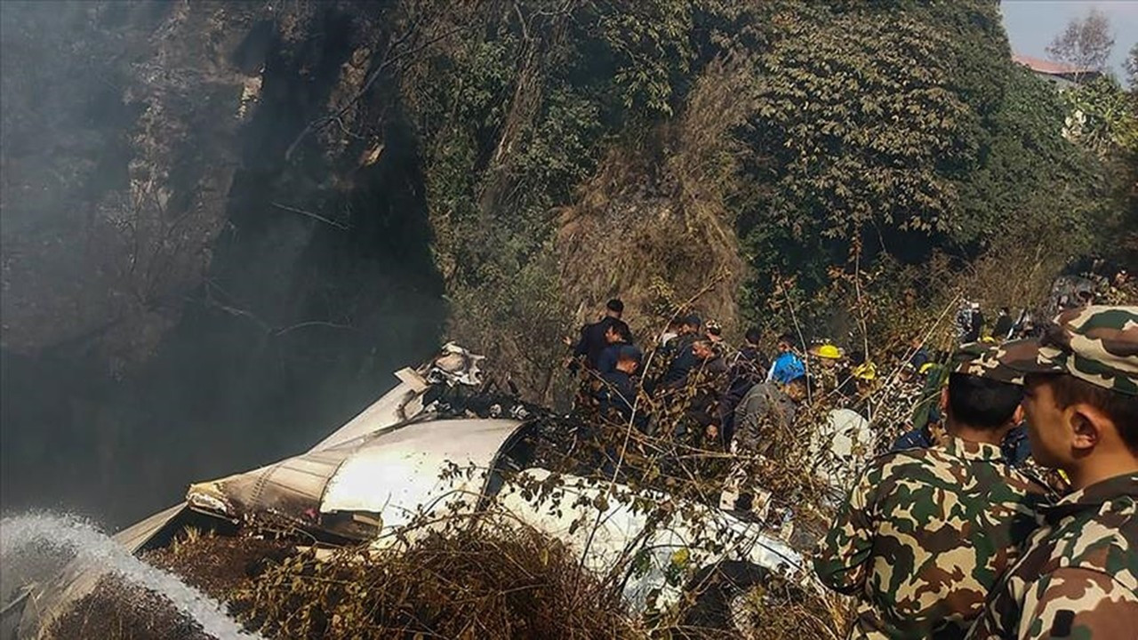 Nepal'de düşen uçak ile ilgili açıklama yapıldı