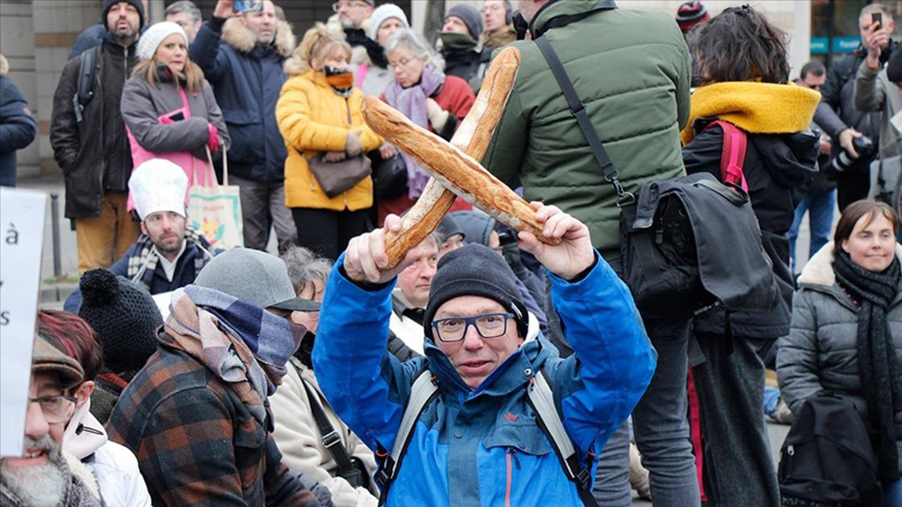 Paris'te yüksek enerji fiyatları protestosu