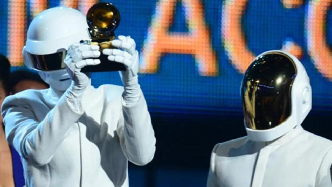 Daft Punk üyesi Thomas Bangalter solo kariyerine başlıyor! - Sayfa 6